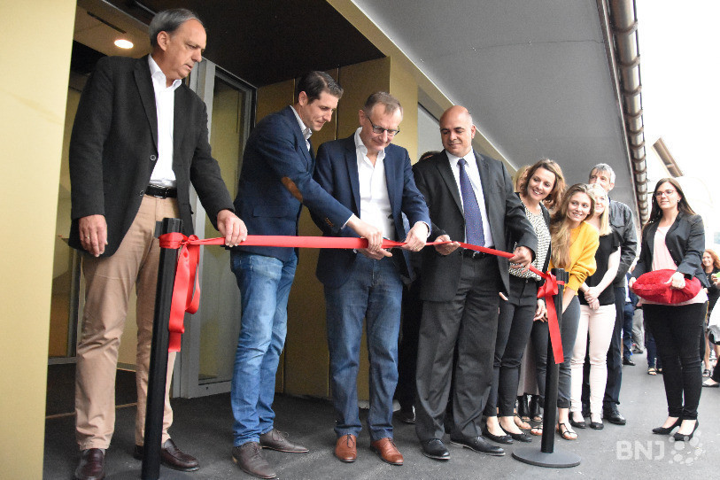 Dominique Sartori, directeur de l'HJB, Fabien Vorpe, maire de Tavannes, Geoffrey Horton, directeur de Médicentre et Anthony Picard, président du conseil d'administration de l'HJB (de gauche à droite) ont inauguré le nouveau Médicentre à Tavannes