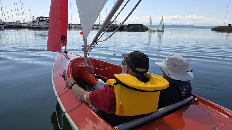 L'association Sailability.ch organise des sorties en bateau sur le lac de Neuchâtel.