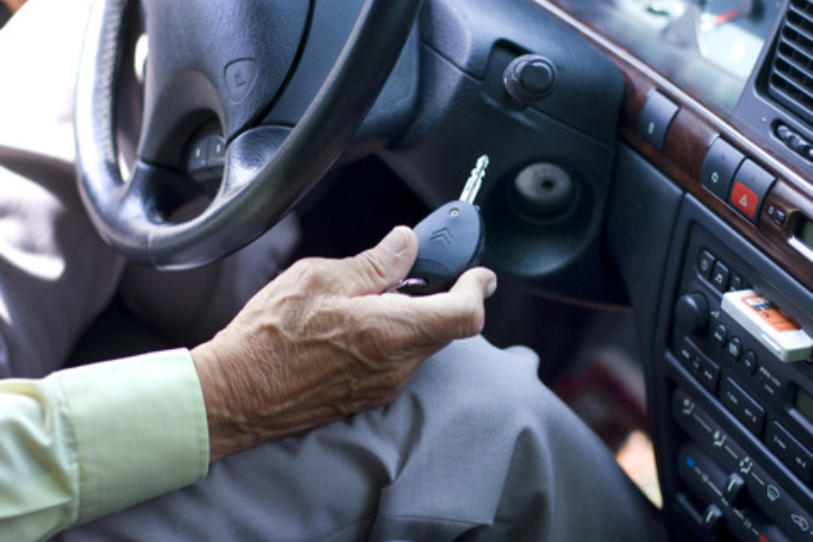 Pour un senior, conserver son permis de conduire est précieux: il est synonyme d'autonomie et d'indépendance . (Photo: Keystone)