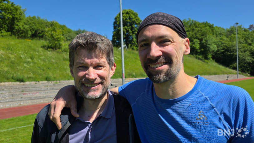 Le coach Marc Donzé (à gauche) et le coureur Vincent Costet. 