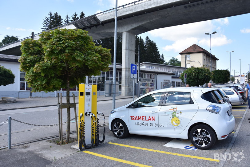 La borne installée est compatible avec tous les véhicules présents sur le marché en Suisse. 