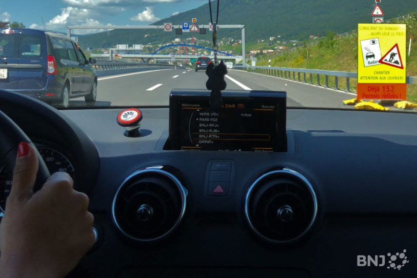 Les panneaux se situent avant la zone des travaux qui est limitée à 60km/h.