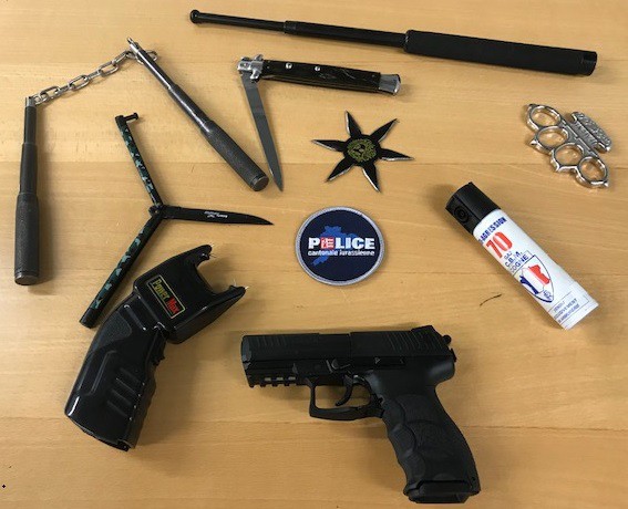 Acheter ce type d'armes à l'étranger n'est pas sans conséquences (photo : police cantonale jurassienne)