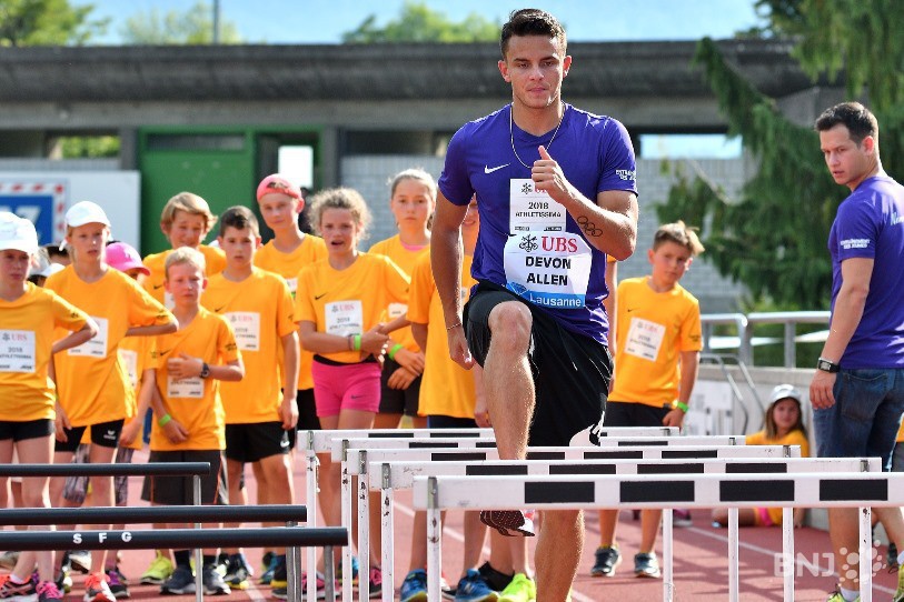 Champion des Etats-Unis du 110m haies en 2018, Devon Allen s'est montré très investi dans l'animation de l'entraînement. Photo Georges Henz