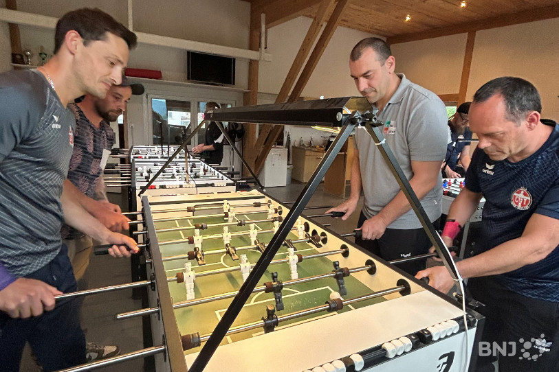 Thibault, Simon, Ivan et Cyril (de gauche de à droite) se sont affrontés en deux contre deux pour tester leurs techniques.