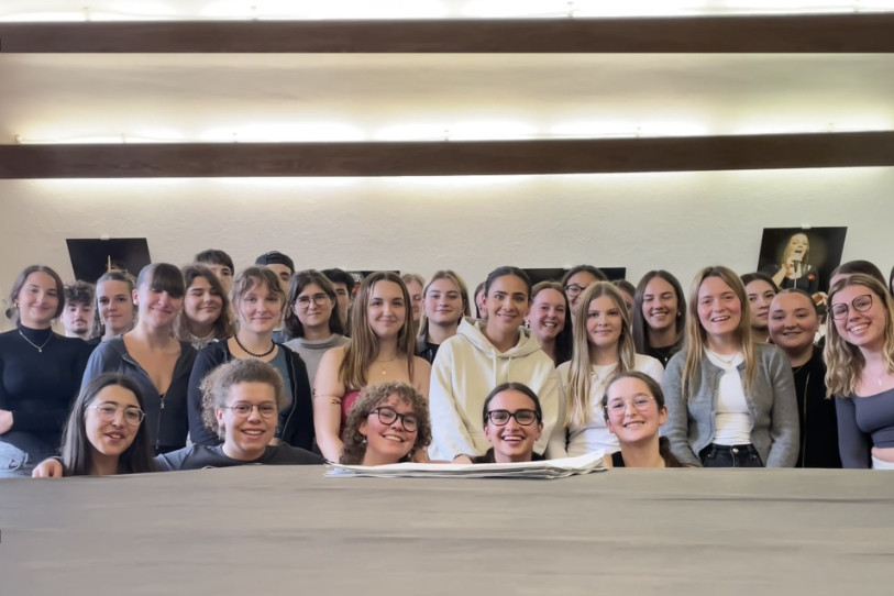 Meriame Terchoun s'est, comme à son habitude, montrée très ouverte pour échanger avec les jeunes de l'école de culture générale. (Photo : Laurent Frick).