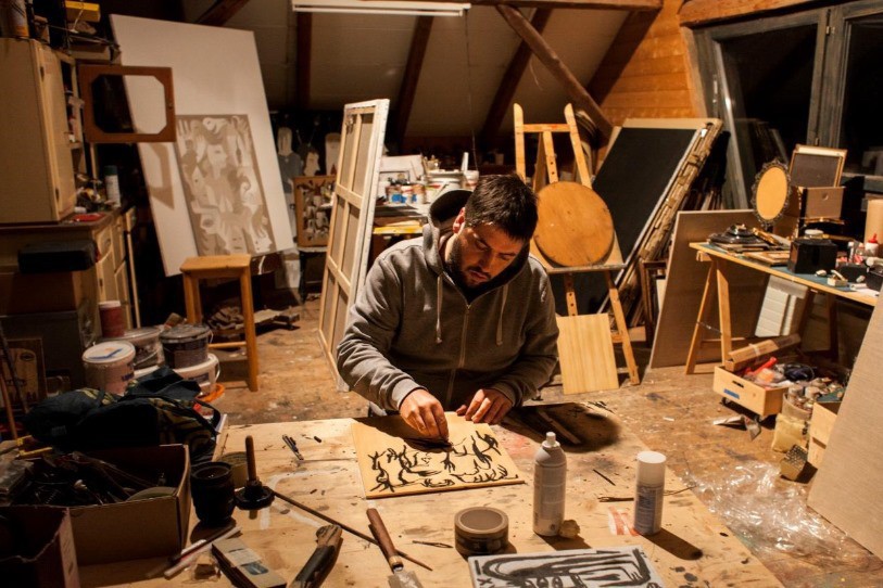 Augustin Rebetez dans son atelier à Mervelier, Jura, 2017 © Martin Zimmermann