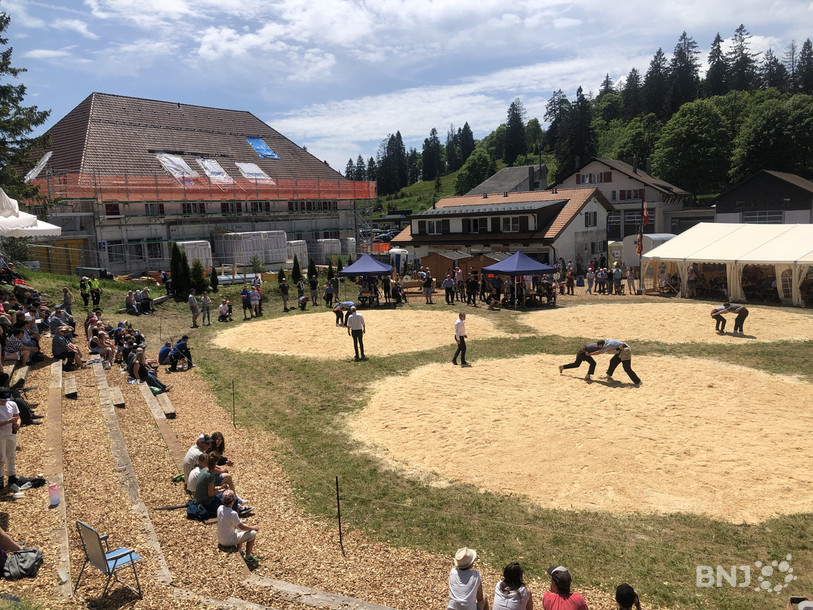 C'est sous un soleil radieux que 170 jeunes lutteurs se sont affrontés samedi à la Vue-des-Alpes