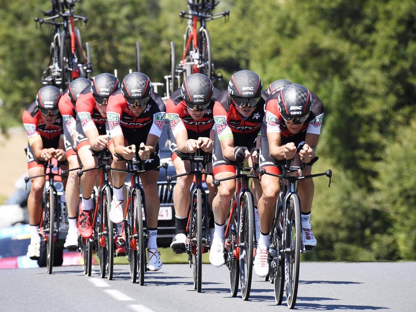La formation BMC s'est montrée très rapide lundi après-midi (photo : twitter Le Tour de France)