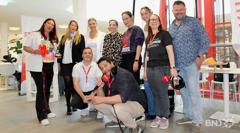 Les 3 finalistes avec le jury de la finale et nos animateurs Raphael, Yves et Mylène
