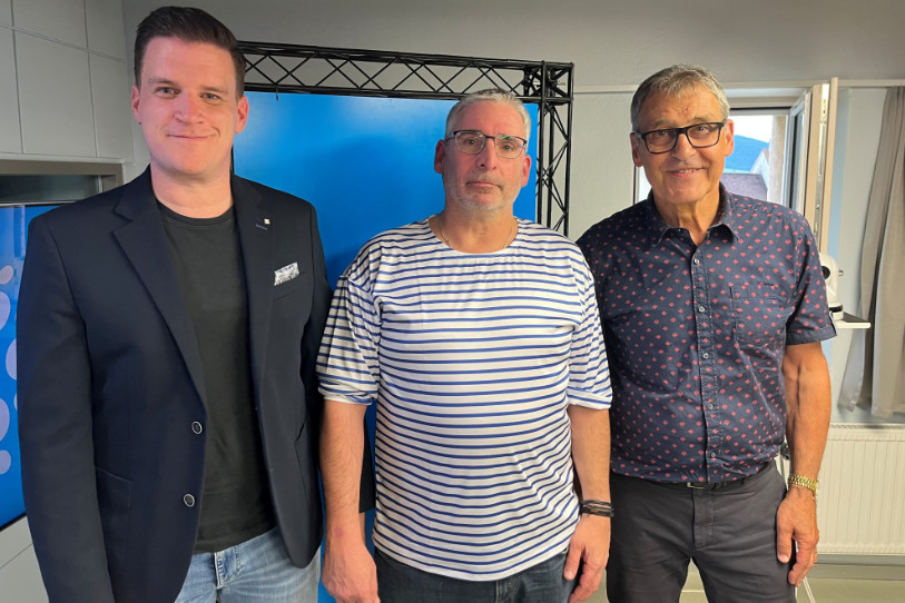 De gauche à droite : Loïc Dobler (PS), Yves Gigon (UDC) et André Henzelin (PLR) ont échangé sur la législature passée et les défis à venir pour le canton.