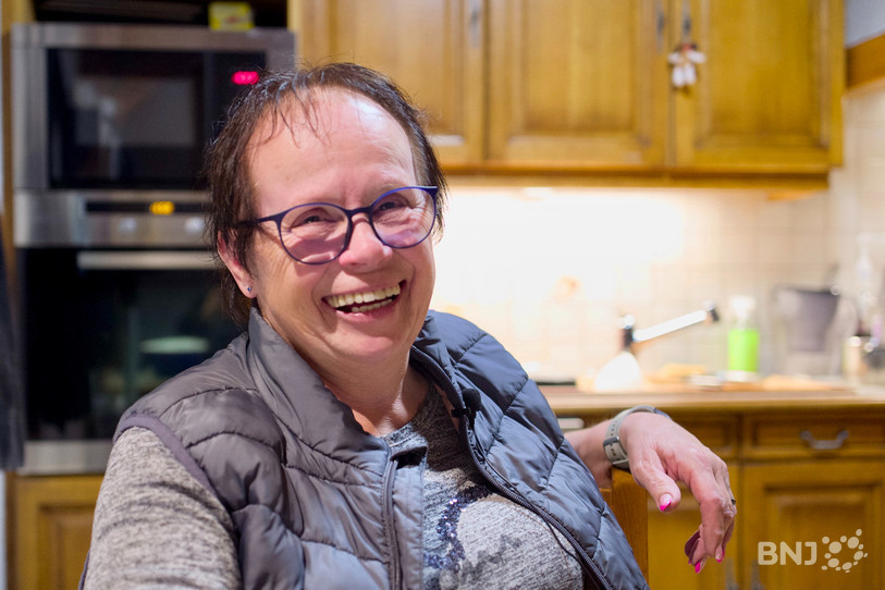 Marlyse Jolidon affiche son sourire légendaire avant de s’attaquer à la cuisine.