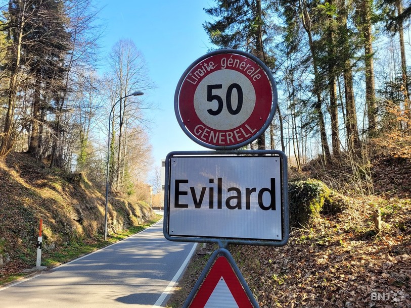 Durant tout le processus, la maire d’Evilard Madeleine Deckert, s’est systématiquement récusée des discussions en raison d’une évidente trop grande proximité du dossier.
