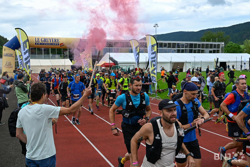 Les coureurs au départ du Swiss Canyon Trail vendredi après-midi. (photo : Bertrand Pfaff)