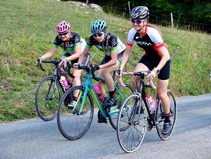 Le sourire est de mise pour Marianne Froidevaux (en noir au premier plan). (Photo: Georges Henz)