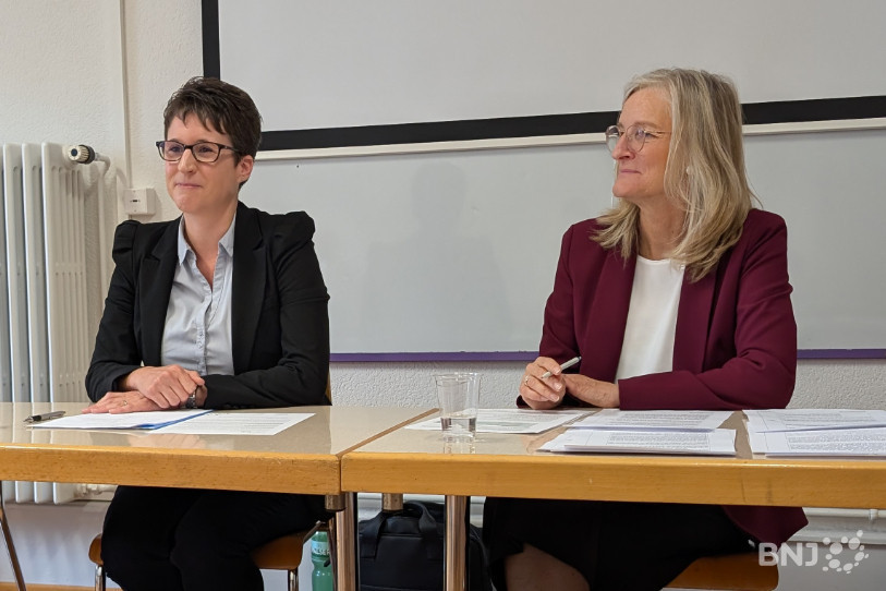 De gauche à droite : la nouvelle présidente du CJB, Virginie Heyer, et sa prédécesseure Elisabeth Beck.