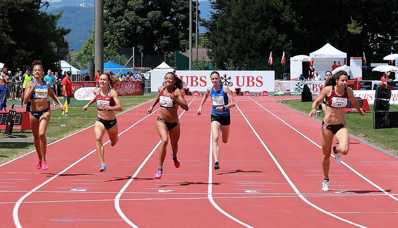 Fanette Humair passe en premier la ligne d'arrivée du 400 m des Championnats de Suisse d'athlétisme