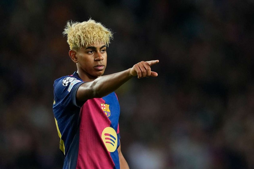 Les championnats s’arrêtent, mais le foot continue. La période estivale s’ouvre sur les habituels chassés-croisés de stars du ballon rond. Un feuilleton palpitant où l’argent coule à flots, et les joueurs valsent comme jamais.