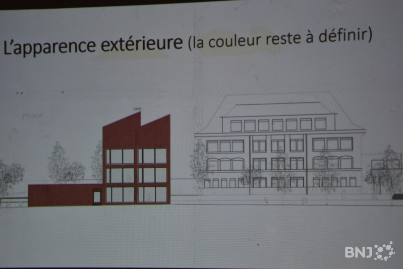 Le nouveau bâtiment (sur la gauche) est tout en hauteur.