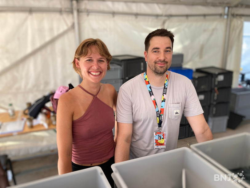 Jenny Brand et Blaise David, co-responsables de la vaisselle réutilisable et des déconsignes à Festi'neuch.