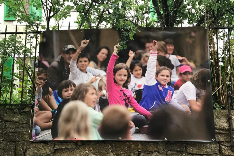 Une des bâches a disparu peu après son installation. Une plainte a été déposée et sera retirée si la photo réapparaît. (Photo : © Brigou)
