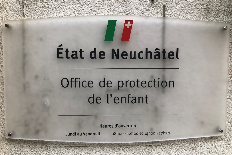 L'Office de la protection de l'enfant mène une enquête sociale avant de délivrer ou non un avis favorable.