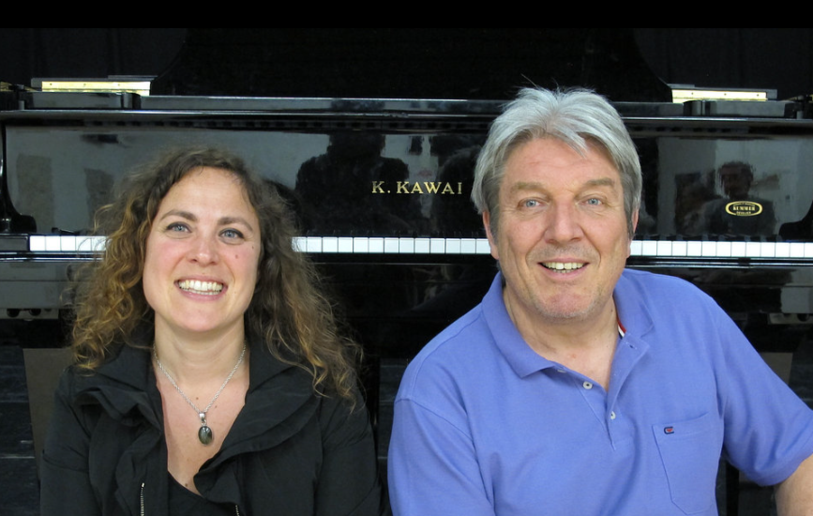 Isabelle Gueissaz et Jacques Chételat, les deux membres du duo lyrique Oxybar.