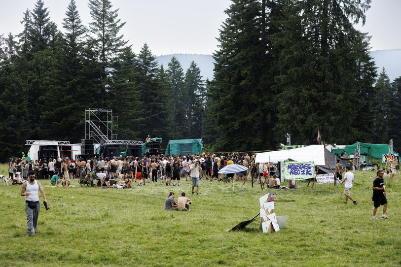 Quelque 2'000 personnes se trouveraient sur place. (Photo : KEYSTONE/Cyril Zingaro).
