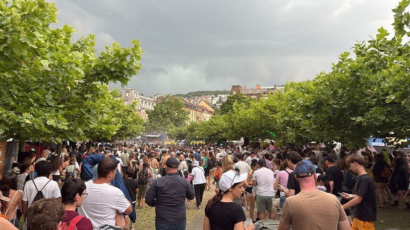 Le public de Festi'neuch a dû évacuer les lieux dimanche après-midi. 