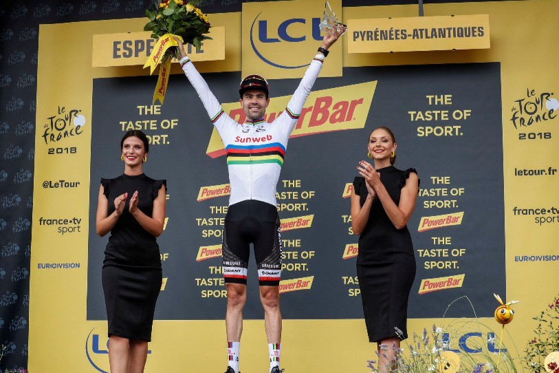 Spectateurs et coureurs ont eu un moment de doute samedi, mais c'est finalement Tom Dumoulin qui était le plus rapide au contre-la-montre. Photo : twitter Tour de France.