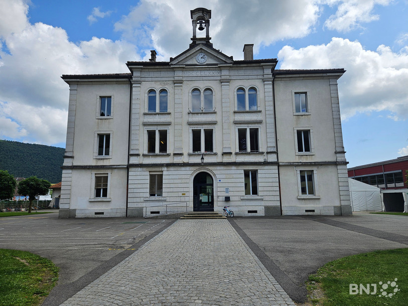 Le collège de Dombresson à lui seul ne peut plus accueillir tous les élèves du village.