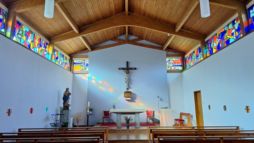 Les vitraux des églises offrent sous les rayons de soleil de jolis jeux de lumière. (Photo : Didier Spies).
