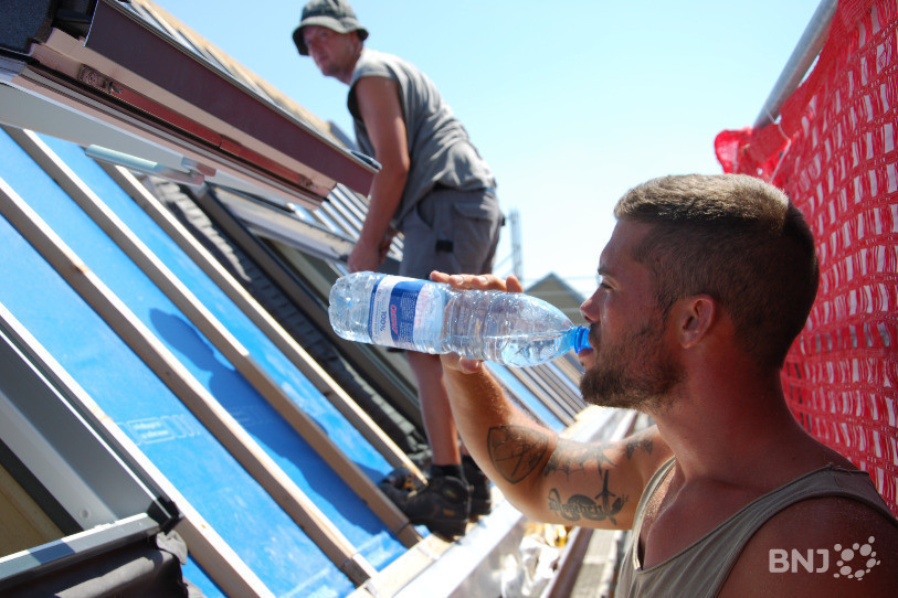 L'hydratation est primordiale en période de canicule, d'autant plus pour les ouvriers travaillant en extérieur.