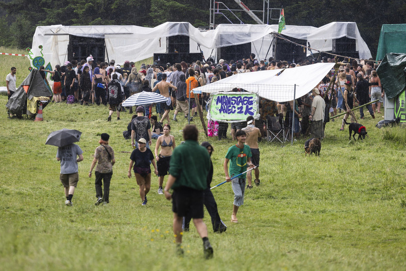 La Police cantonale jurassienne et son homologue bernoise échangeront sur la tenue de la rave-party illégale à Malleray. (Photo : KEYSTONE / CYRIL ZINGARO)