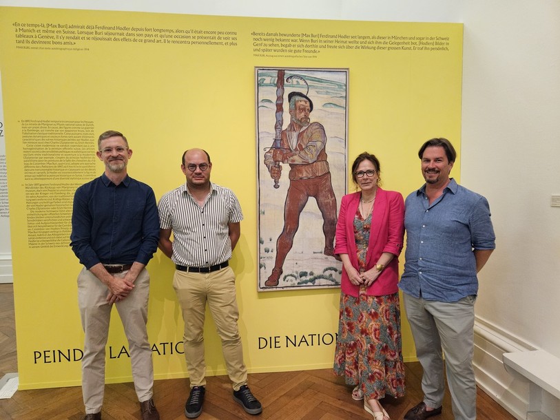 Les trois commissaires (de gauche à droite Laurent Langer, Niklaus Manuel Güdel et Philippe Clerc) ont présenté mercredi l'exposition en avant-première aux côtés de la conseillère communale Julie Courcier Delafontaine. 