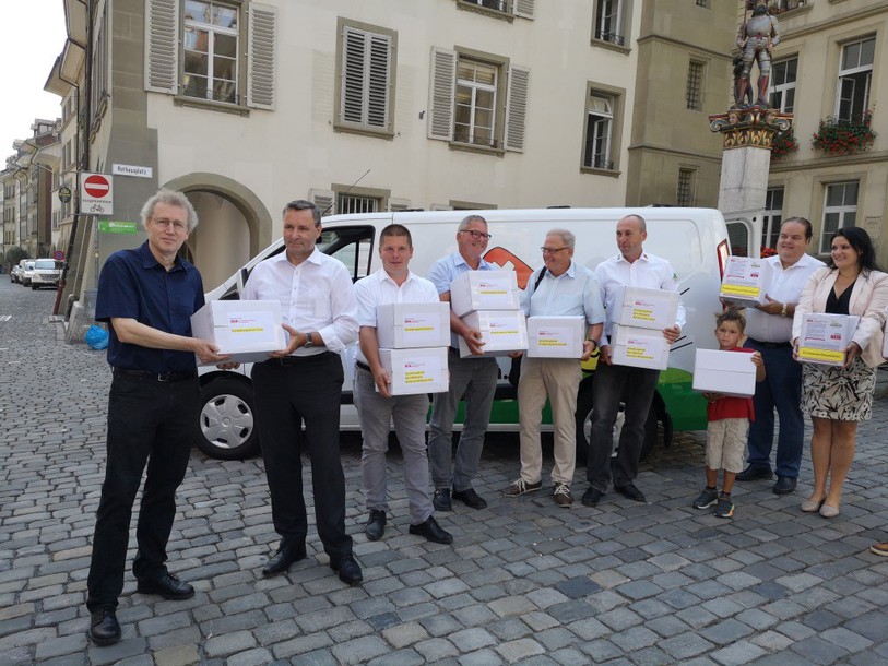 10'743 signatures ont été déposées à la Chancellerie d'Etat (photo: svp-bern.ch)