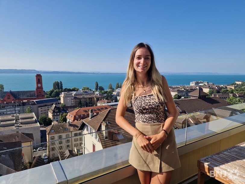 Pauline Roy sur son balcon