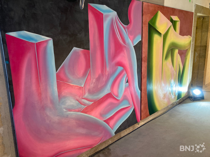 Des oeuvres grand format s'inscrivent dans l'exposition. 