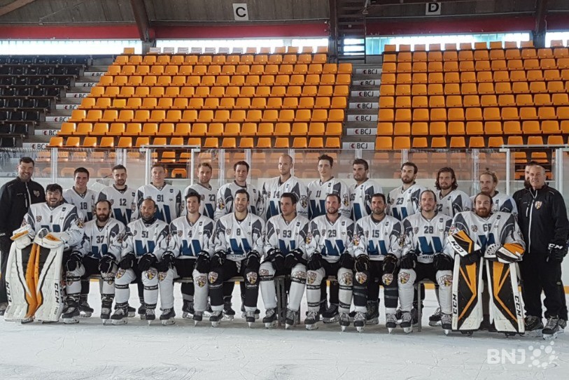 Le premier entraînement sur la glace du Voyeboeuf a été l'occasion de prendre la traditionnelle photo d'équipe.