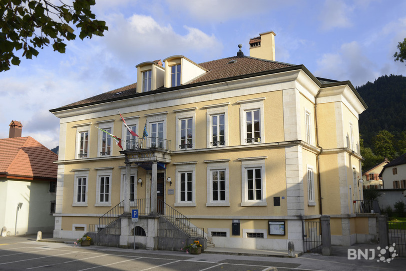 Le législatif a félicité le Conseil communal pour la bonne tenue des finances. Ici, l'Hôtel de Ville de Fleurier. (Photo : archive).