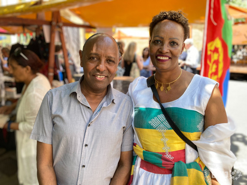 Pour Yohannes Kashai et Tenbet Tesfaye, tous deux installés respectivement à Neuchâtel et à La Chaux-de-Fonds depuis une trentaine d'années, il était important de participer à cette Journée mondiale des réfugiés. 