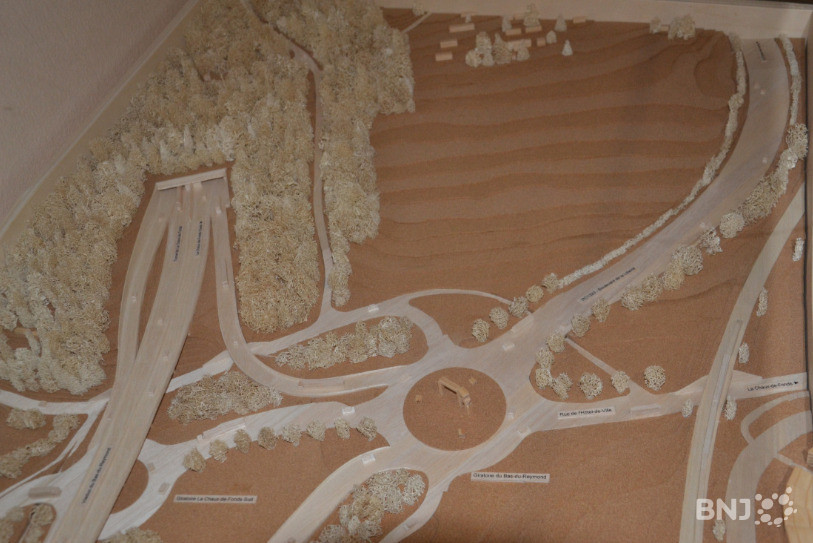 Une maquette du futur contournement de La Chaux-de-Fonds, côté est, à voir au Service des ponts et chaussées du Canton de Neuchâtel.