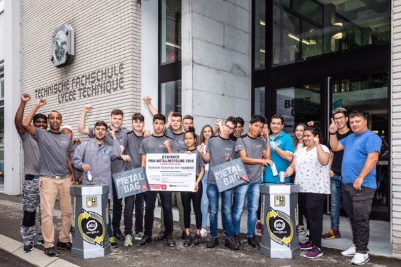 Les apprentis du Lycée Technique posent avec leur prix. (photo: IGORA)