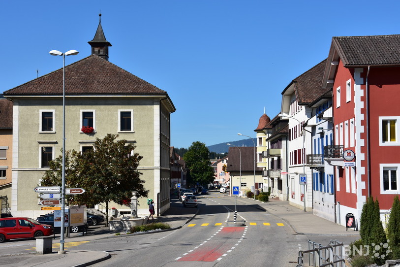 Un crédit de 3,3 millions de francs a été libéré pour la rénovation de l'administration communale, ici à gauche. (Photo: archives)