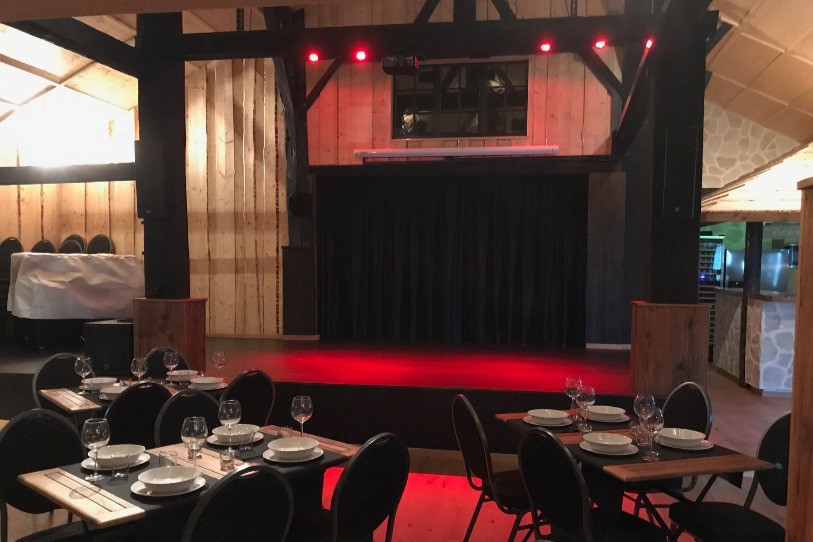 La salle de spectacle Les Planches sera désormais gérée par neuf personnes, qui connaissent bien le monde du spectacle (photo : archives)