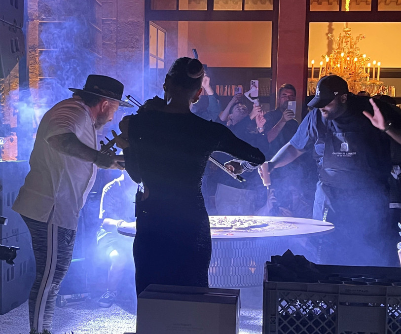 Glodi Limangi a participé à l’élaboration d’un cookie géant, mais aussi livré quelques pas de danse lors de la performance de clôture. (Photo : libre de droits) 