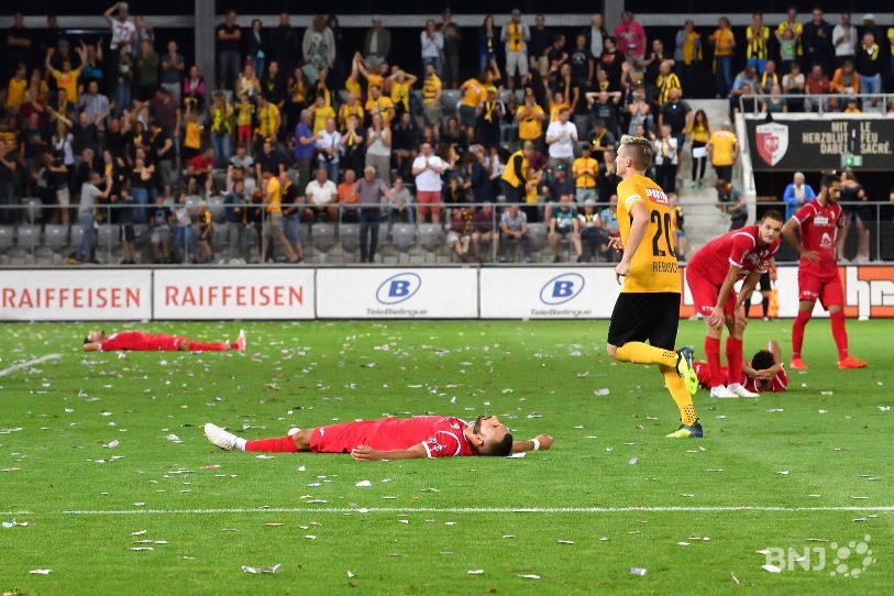 Guillaume Hoarau vient d'inscrire le but de la qualification au bout des prolongations. Bienne passe à côté d'un exploit retentissant. (Photo : Georges Henz)