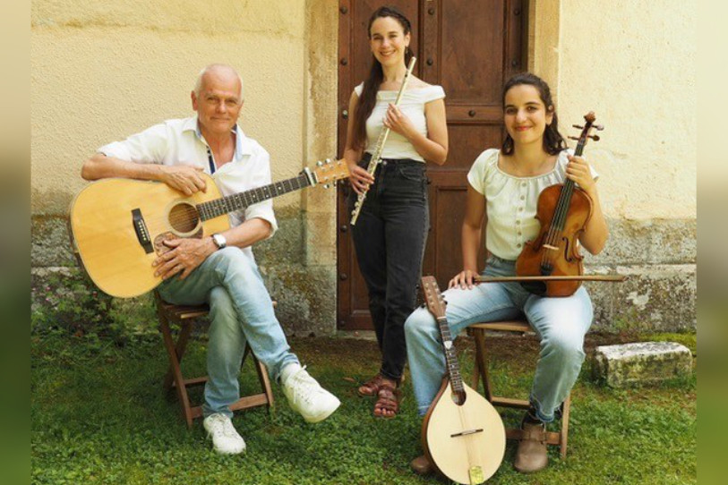 Revira se compose pour l'instant de Pierre-André Chevalier, Eva Colomb et Juliette Colomb. (Photo : Bernard Lachat.)