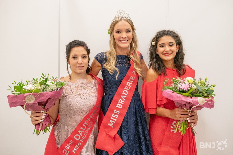 Léa Aubry, Miss Braderie 2018, aux côtés de Marie-Cécile Heusler (à droite) et Lauriane Lopez (à gauche), première et deuxième dauphine