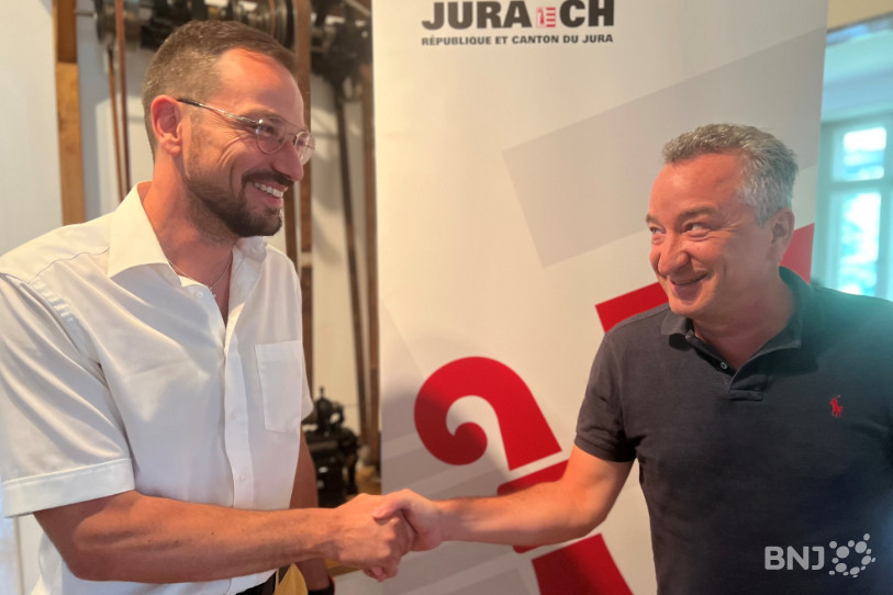 Le ministre jurassien Martial Courtet (à gauche) et le conseiller municipal Pierre Coullery ont salué une solution équilibrée et co-construite.